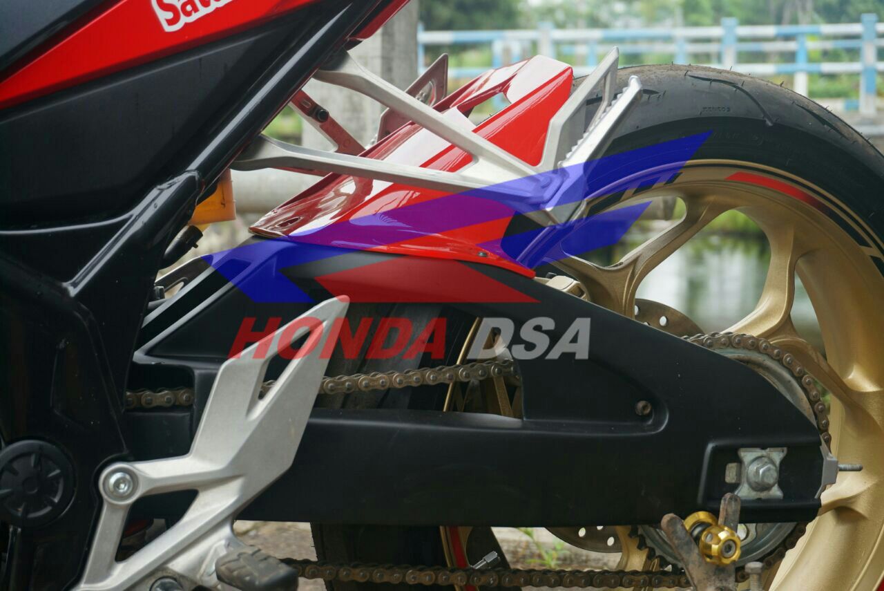 Modifikasi Honda CBR150R Terlihat Lebih Kekar By Honda DSA
